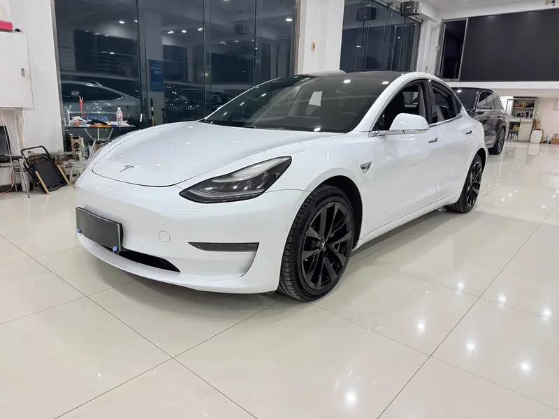 Tesla Model 3 — фото 1