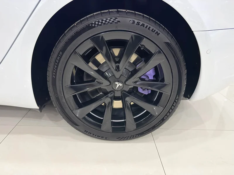 Tesla Model 3 — фото 11
