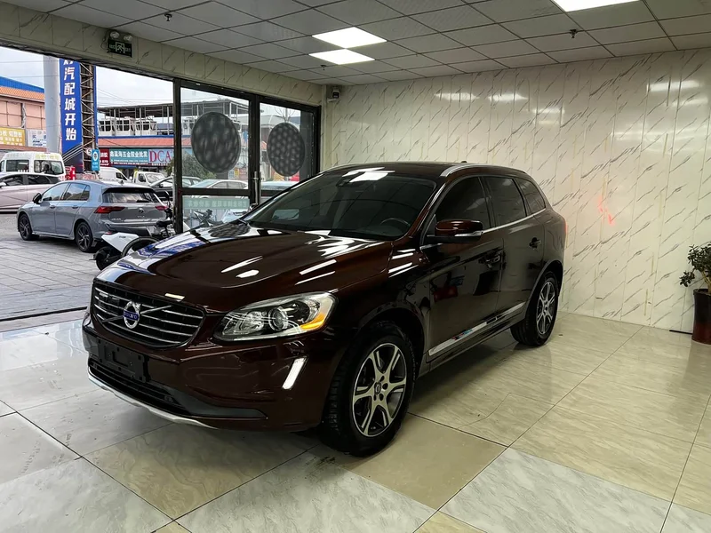 Volvo XC60 — фото 1