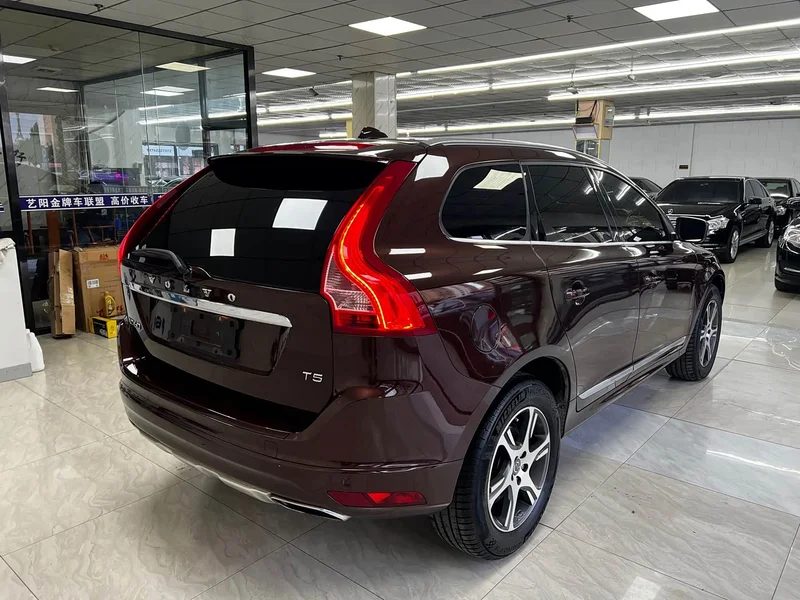 Volvo XC60 — фото 18