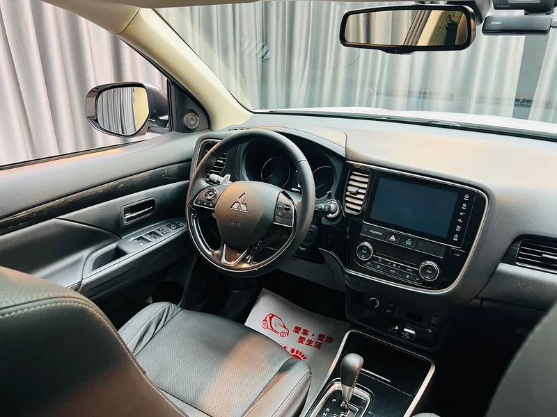 Mitsubishi Outlander — фото 12