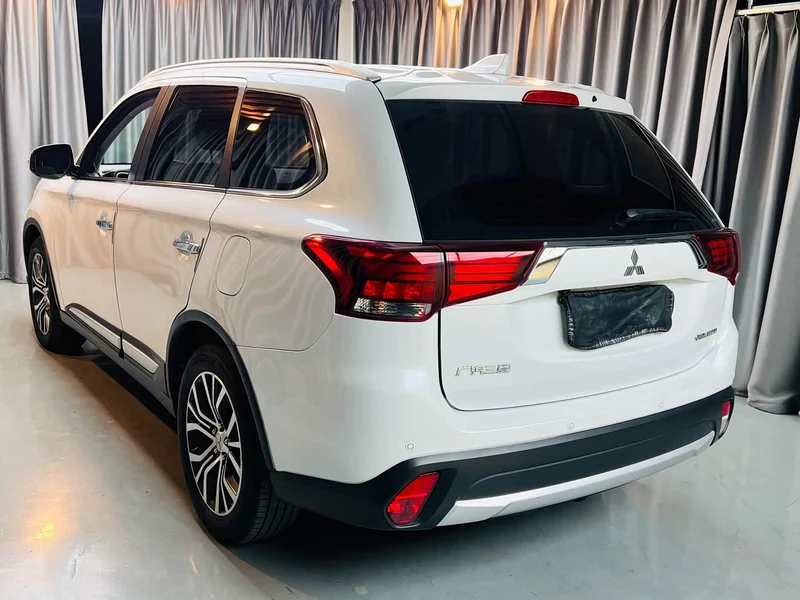 Mitsubishi Outlander — фото 5