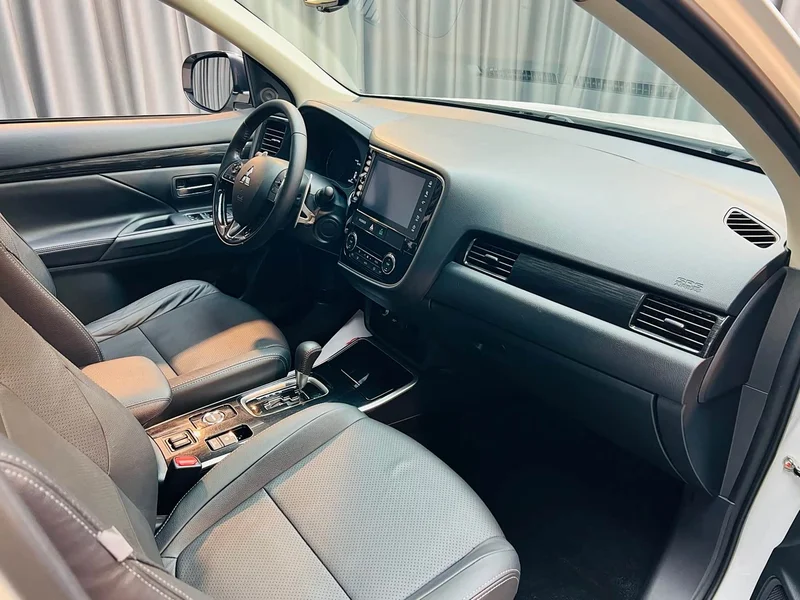 Mitsubishi Outlander — фото 10