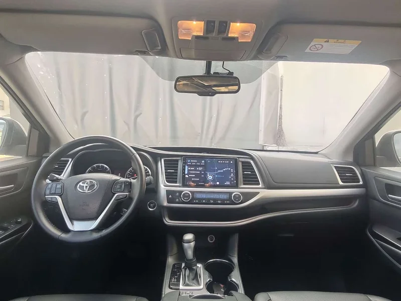 Toyota Highlander — фото 11
