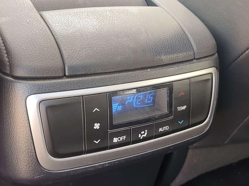 Toyota Highlander — фото 12