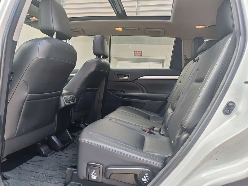 Toyota Highlander — фото 16