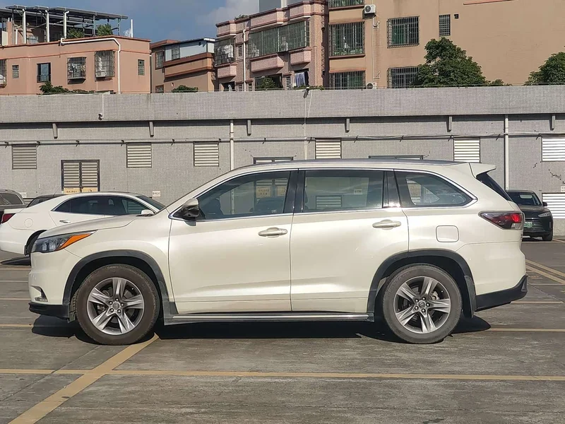 Toyota Highlander — фото 3