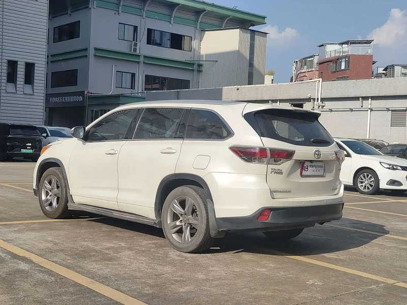 Toyota Highlander — фото 5