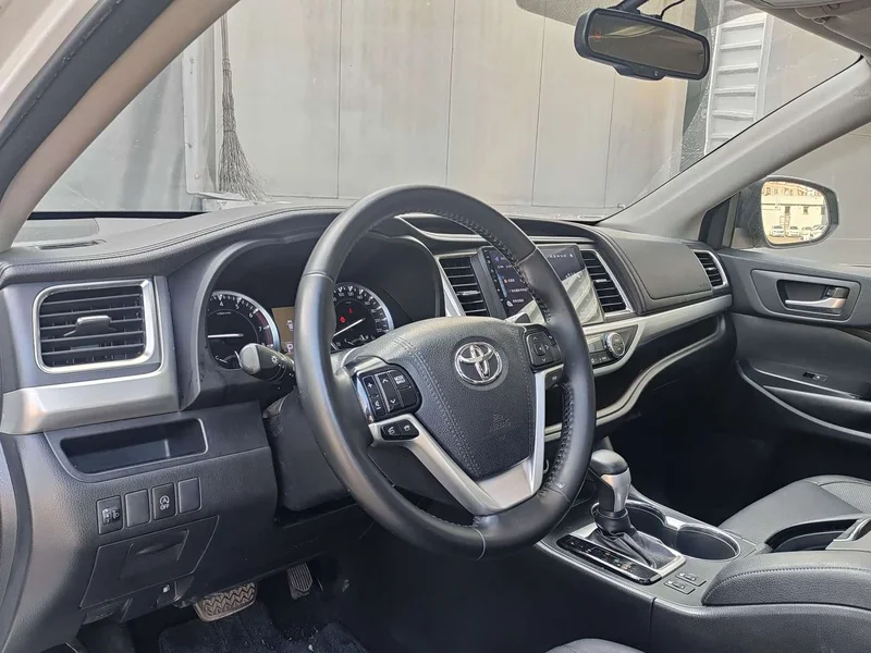 Toyota Highlander — фото 10
