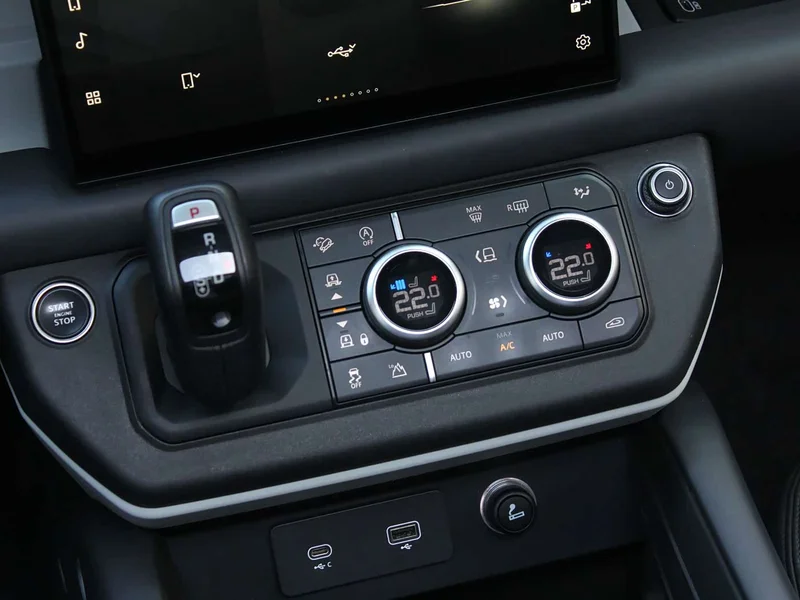 Land Rover Defender — фото 17