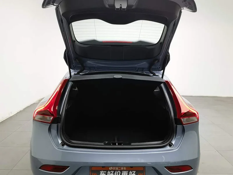 Volvo V40 — фото 16