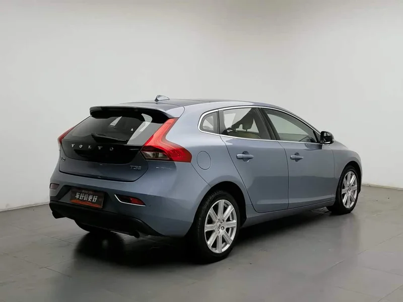 Volvo V40 — фото 2