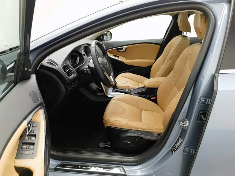 Volvo V40 — фото 10