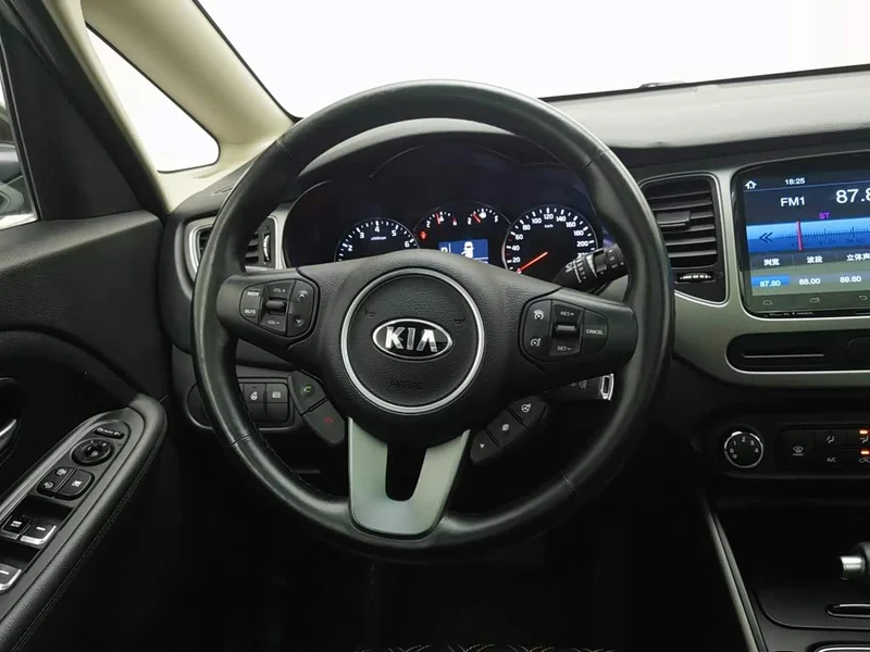 Kia Carens — фото 11