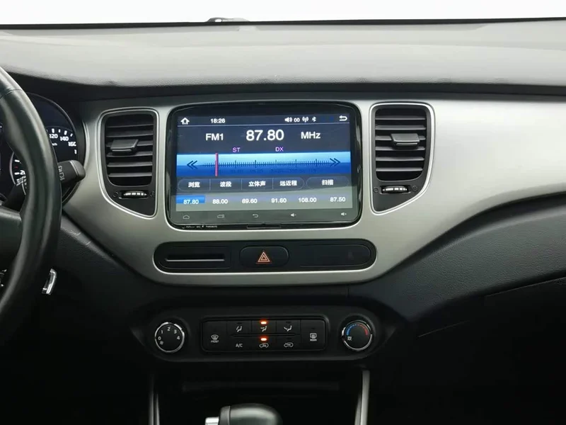 Kia Carens — фото 12