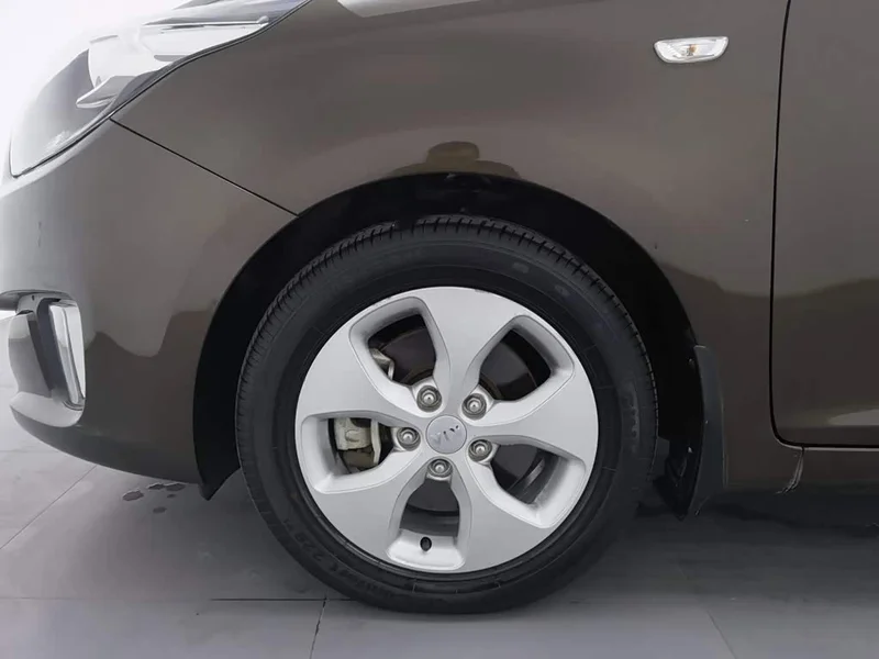 Kia Carens — фото 17