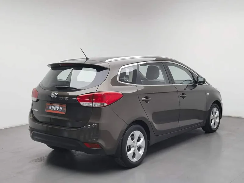Kia Carens — фото 2