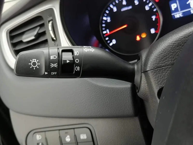 Kia Carens — фото 21
