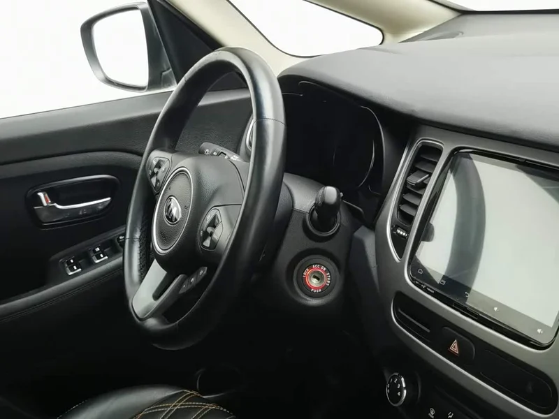 Kia Carens — фото 22