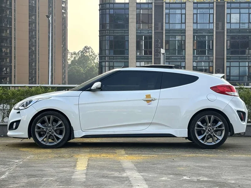 Hyundai Veloster — фото 2