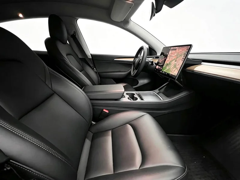 Tesla Model Y — фото 12
