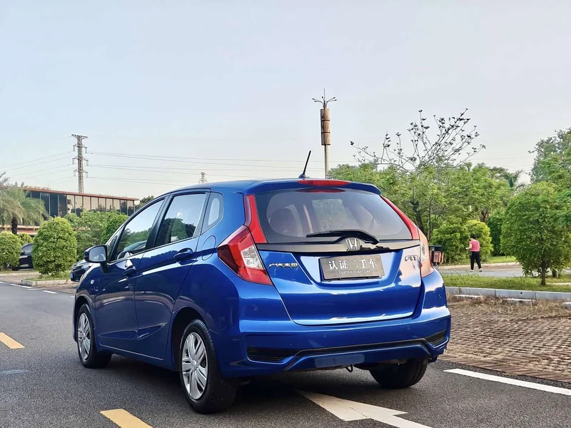 Honda Fit — фото 7