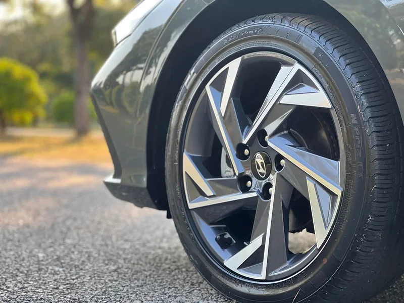Hyundai Elantra — фото 13