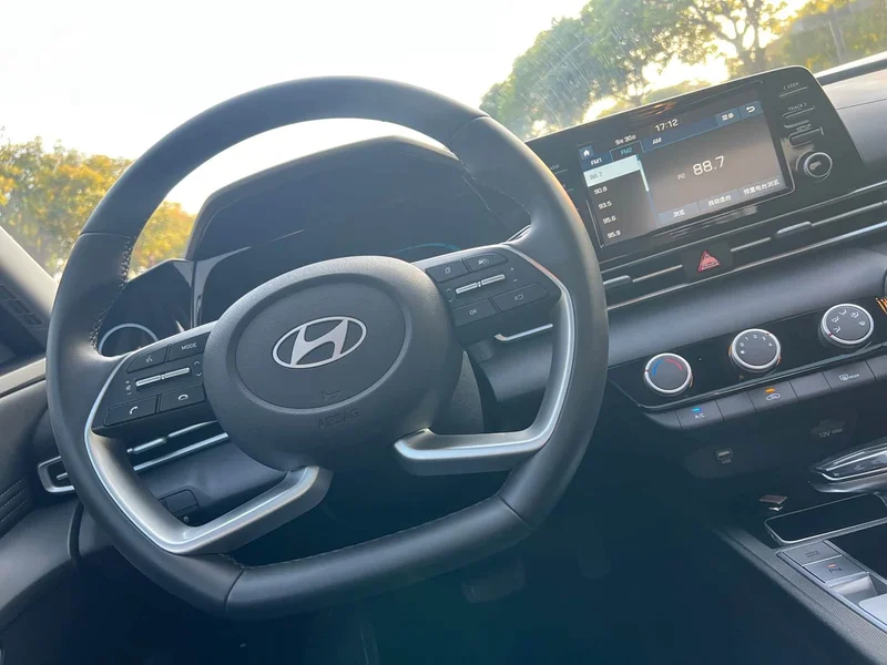 Hyundai Elantra — фото 15
