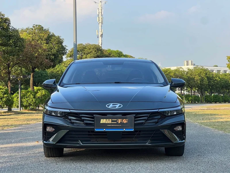 Hyundai Elantra — фото 2