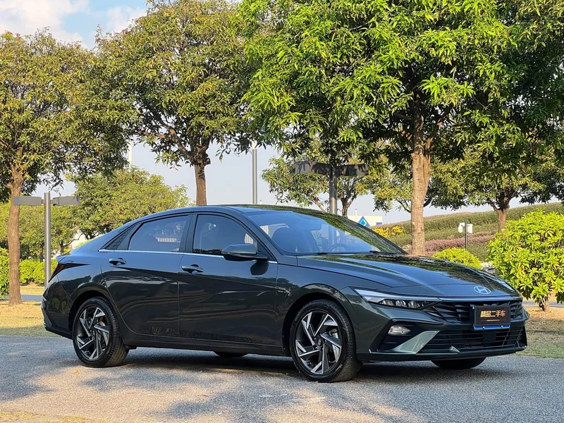 Hyundai Elantra — фото 3