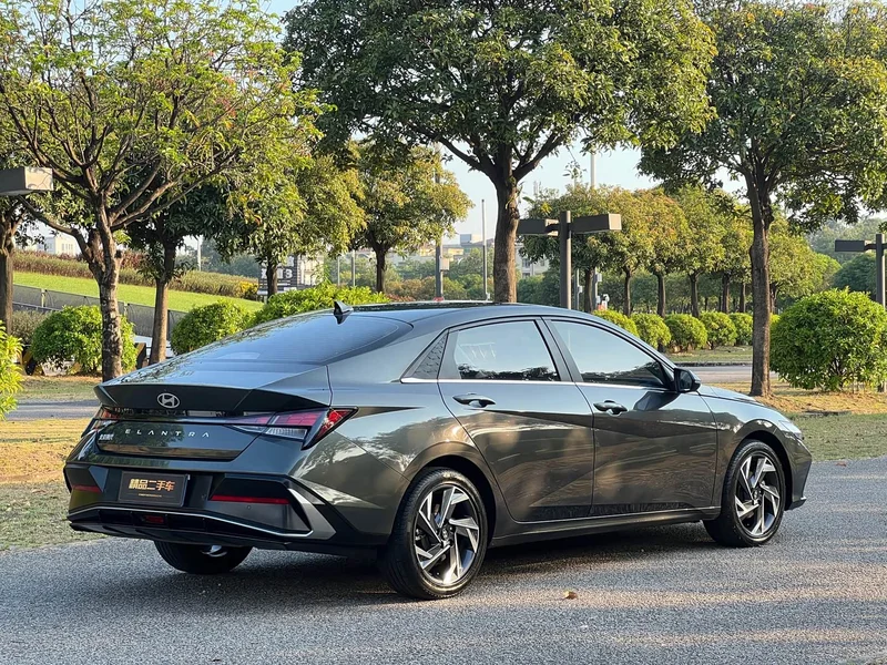 Hyundai Elantra — фото 5