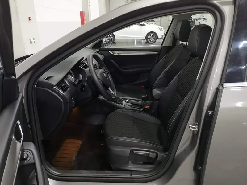Volkswagen Octavia — фото 10