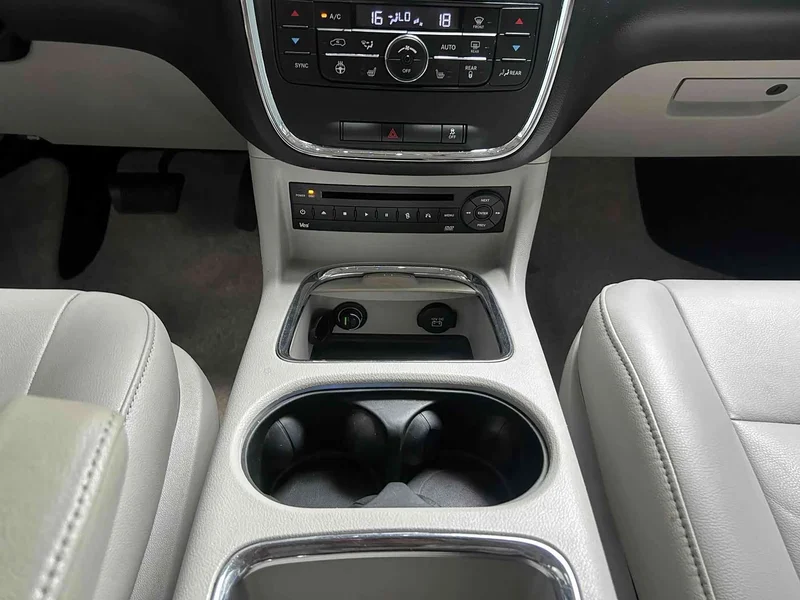 Jeep Grand Voyager (Imported) — фото 12