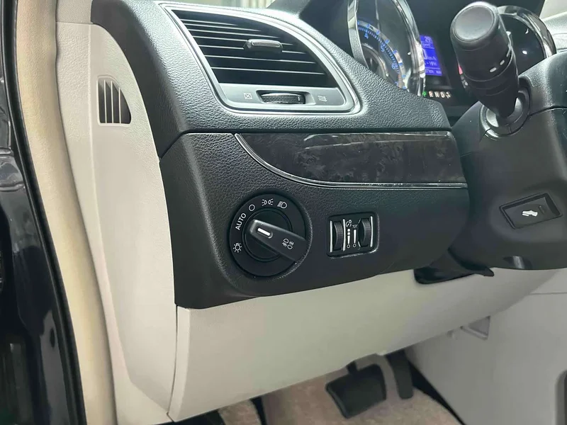 Jeep Grand Voyager (Imported) — фото 15