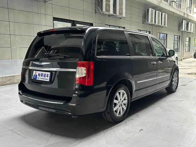 Jeep Grand Voyager (Imported) — фото 5