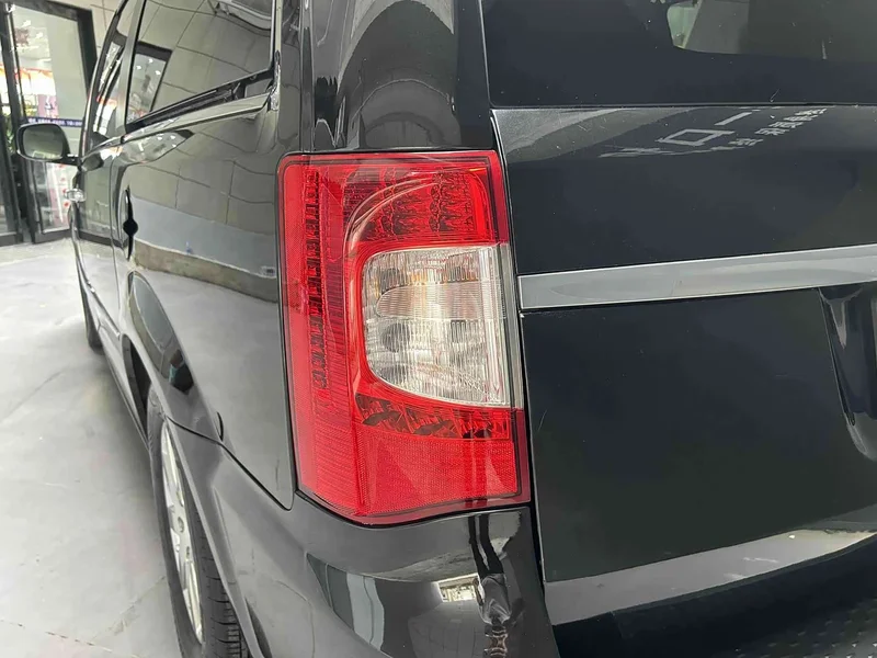 Jeep Grand Voyager (Imported) — фото 8