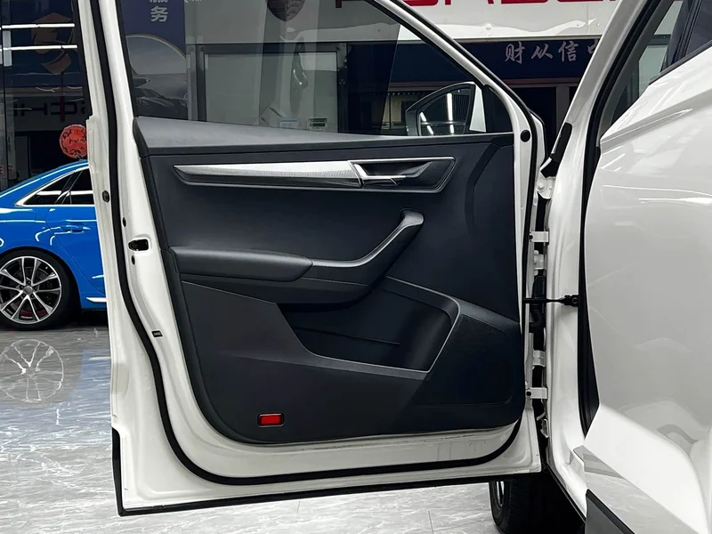 Skoda Karoq — фото 11