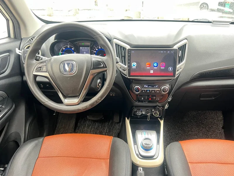 Changan CS15EV — фото 20