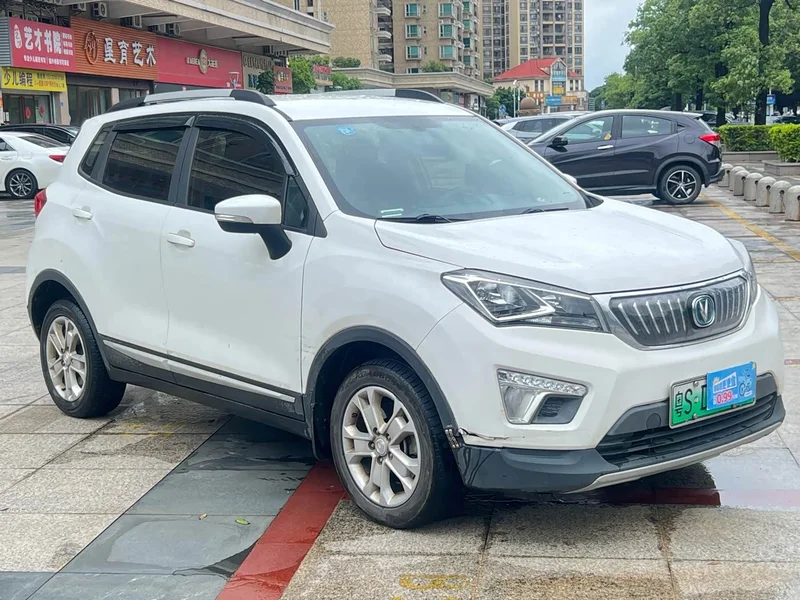 Changan CS15EV — фото 3