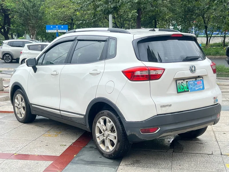 Changan CS15EV — фото 6
