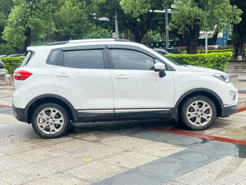 Changan CS15EV — фото 7