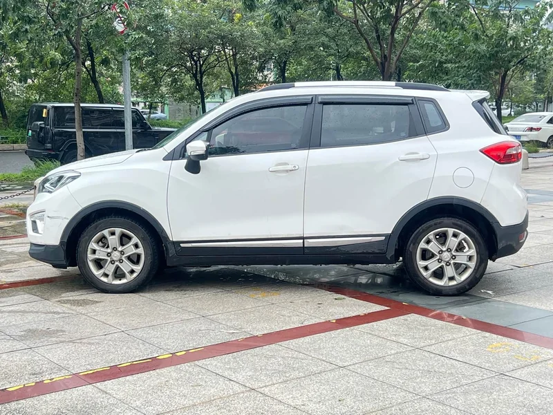 Changan CS15EV — фото 8