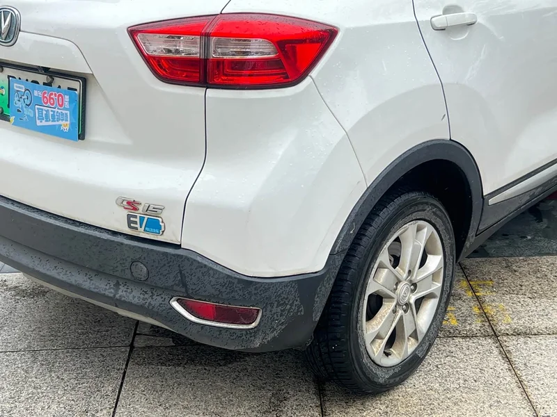 Changan CS15EV — фото 10