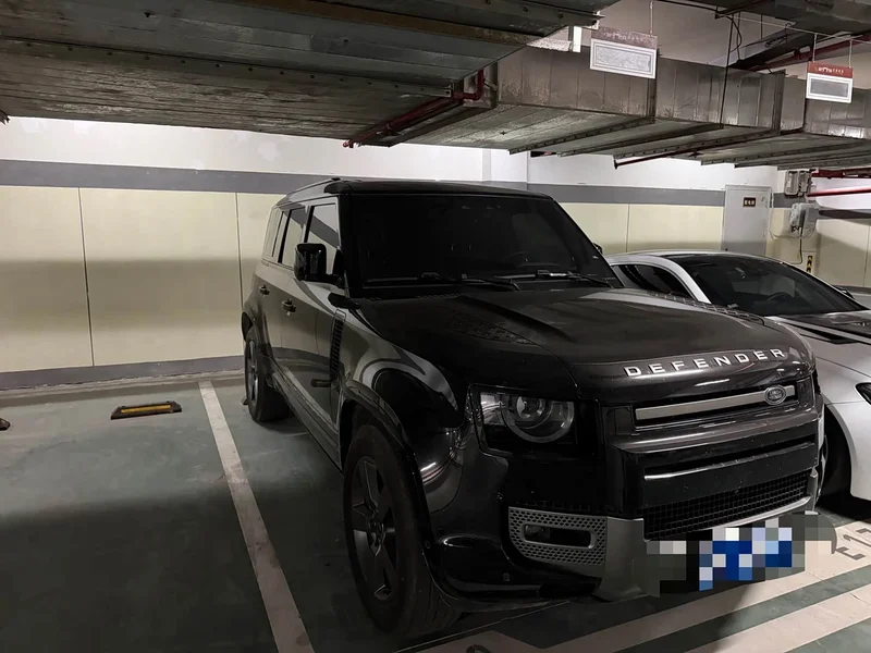 Land Rover Defender — фото 1