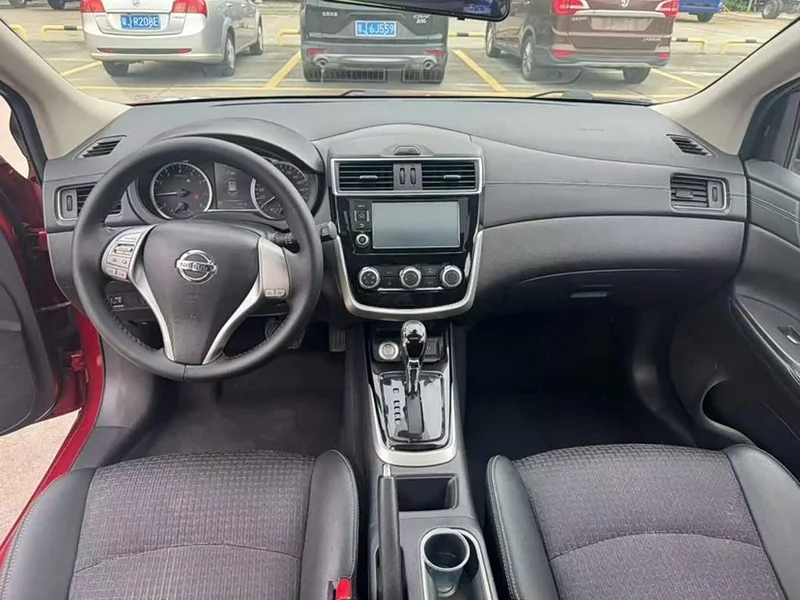 Nissan Tiida — фото 9