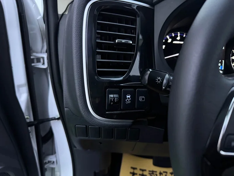 Mitsubishi Outlander — фото 16