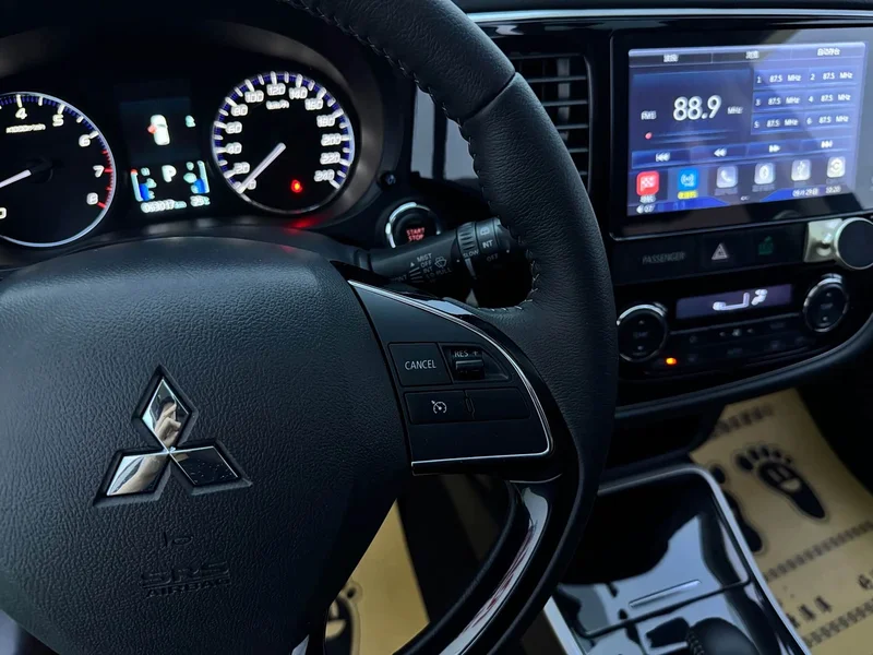 Mitsubishi Outlander — фото 18