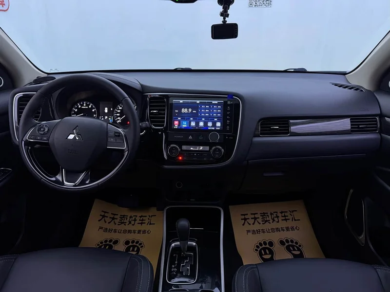 Mitsubishi Outlander — фото 20