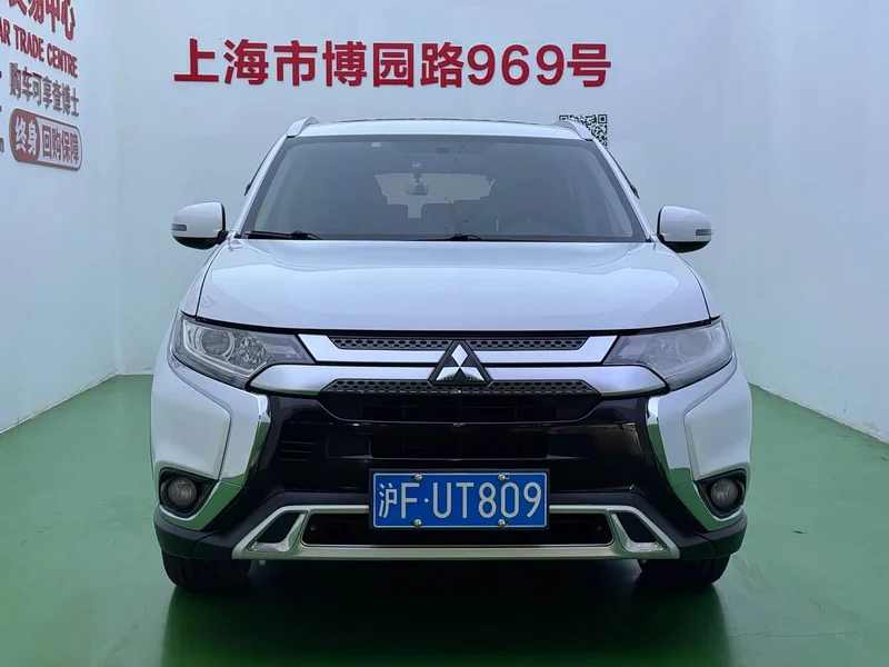 Mitsubishi Outlander — фото 2