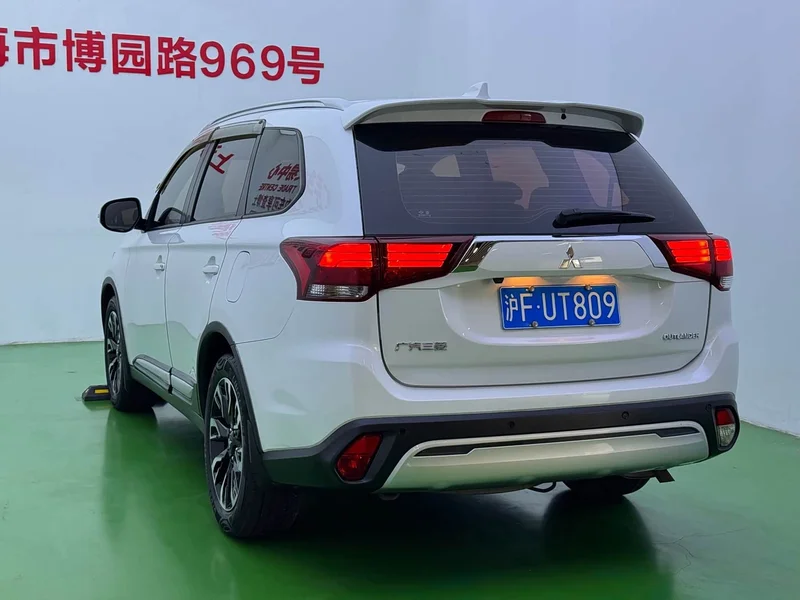 Mitsubishi Outlander — фото 29